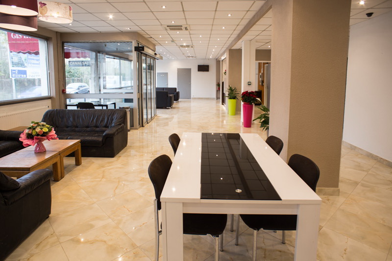 paris hotels disneyland - lobby